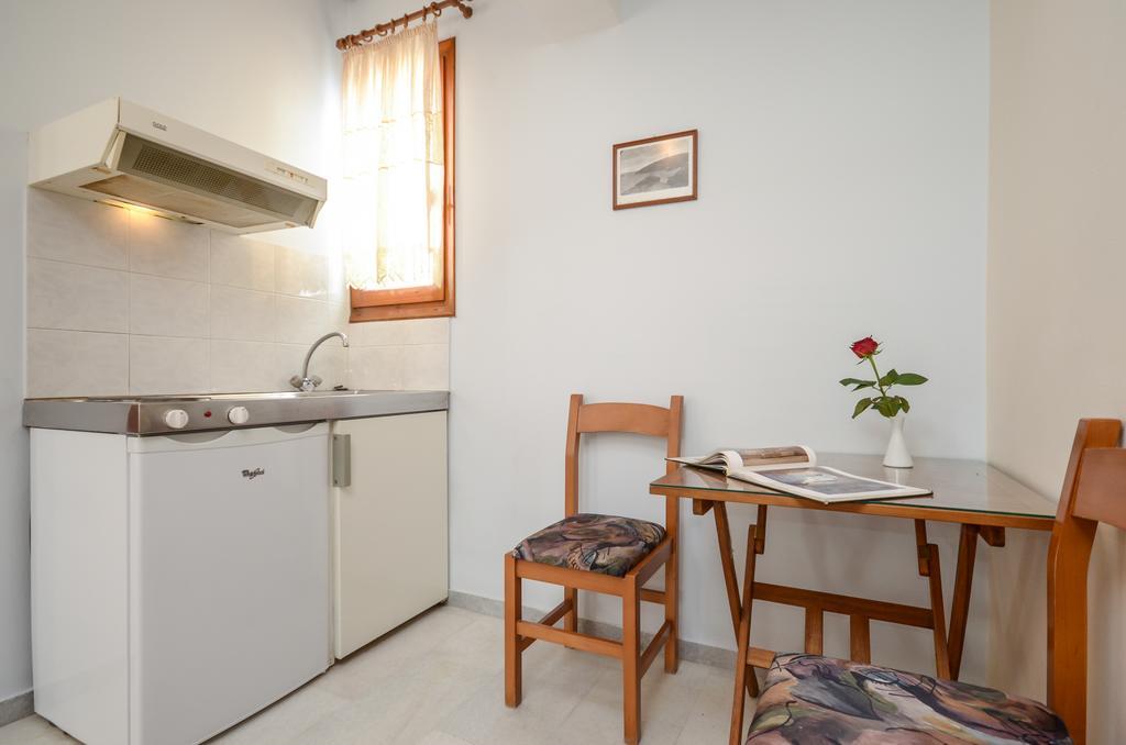 Rena Valetta Studios * Naxos City